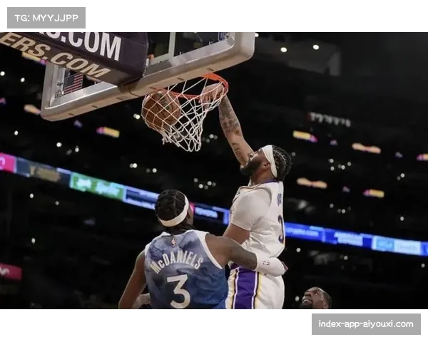 湖人140分大胜爵士 浓眉缺阵不减进攻火力